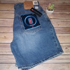 NWT Women's Levis Broken In Shorts